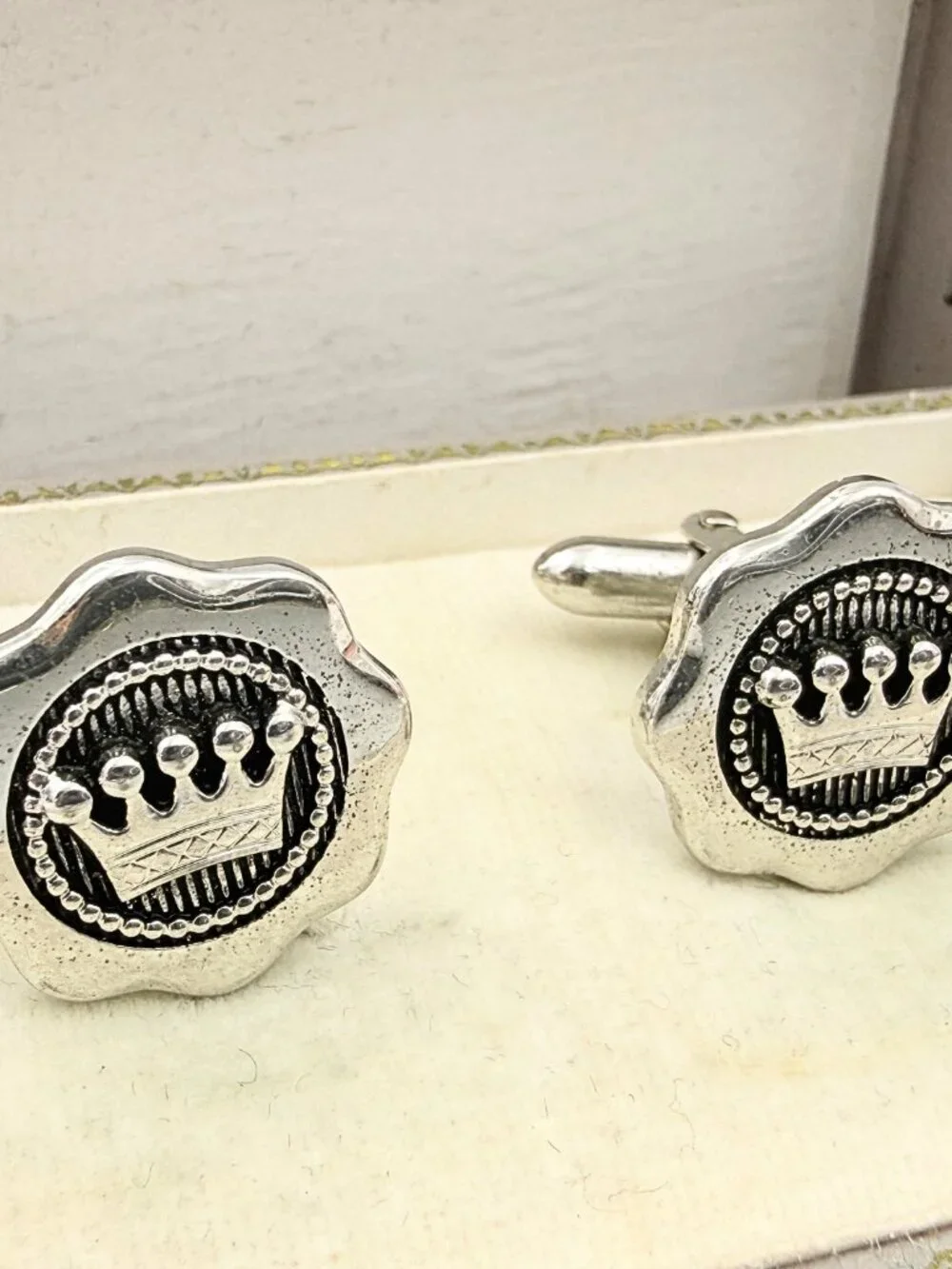 Swank Signed Traditional Heraldic 5 Point Coronet MCM Silver Plated Cufflinks